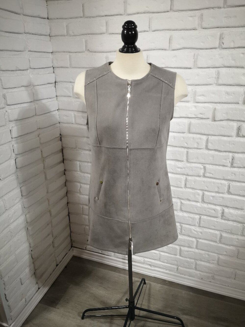 Grenier Woman's Size Medium Grey Full Zip Tunic Jumper Vest / Top Sleeveless